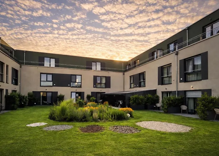 Pet Friendly hotel: Fair N Square Hotel 24 Stunden Self-Check In